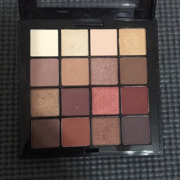 NYX ultimate eyeshadow palette - Picture 2 of 3